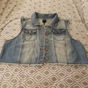 Cropped denim vest